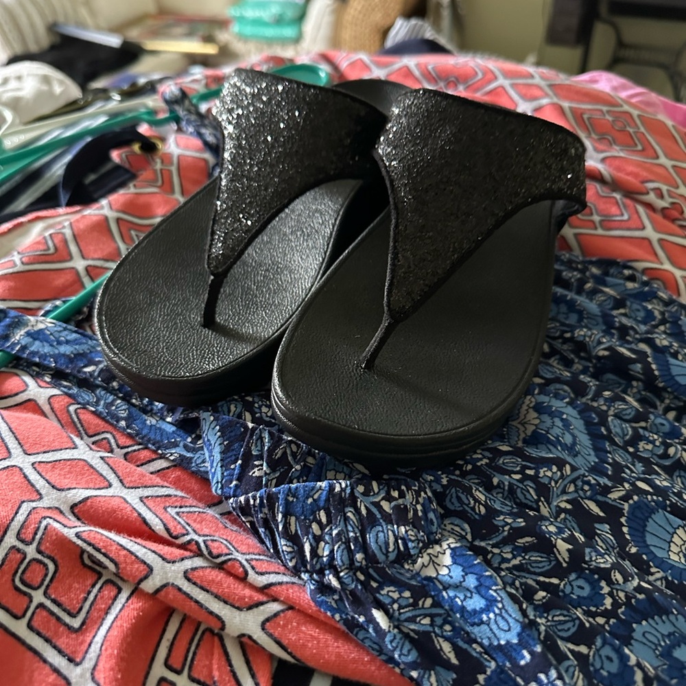 Fitflop Black Sparkle Sandals Comfortable Thong Design